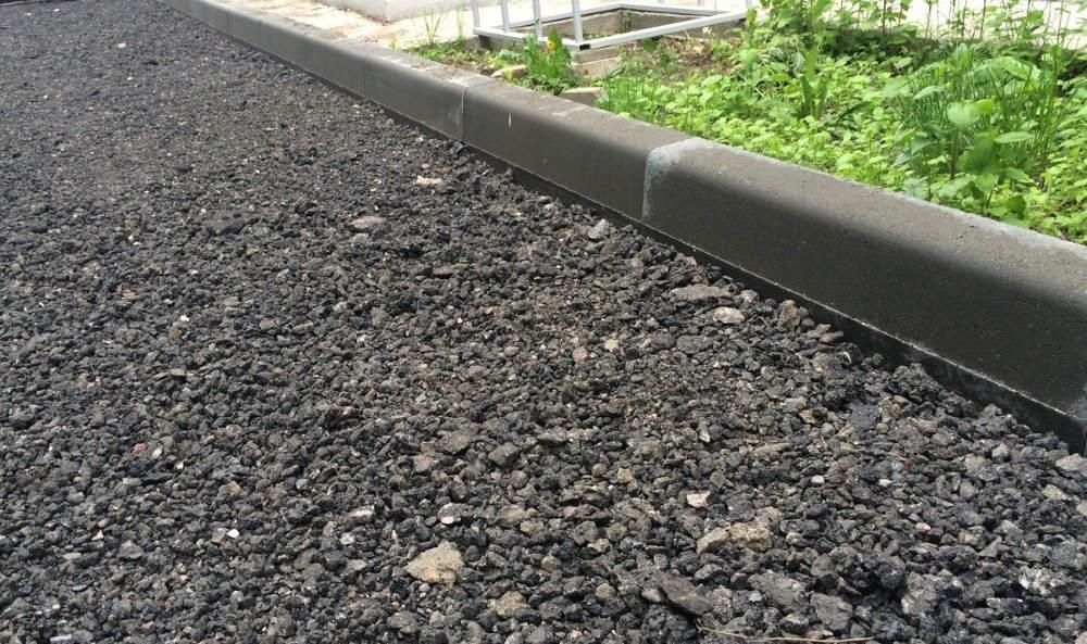 дорога из асфальтной крошки