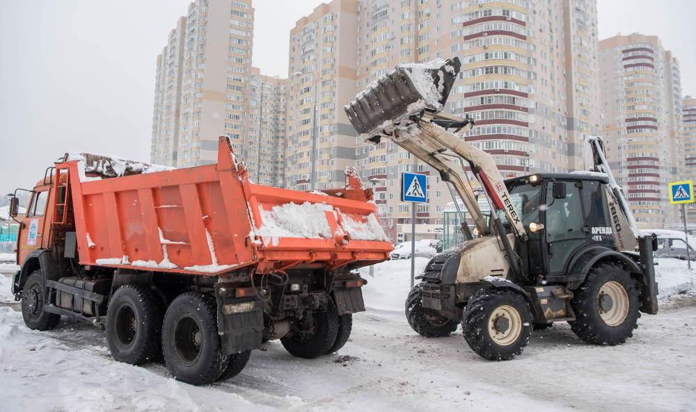 уборка снега в городе